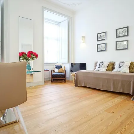 Superb In Historical Centre דירה *